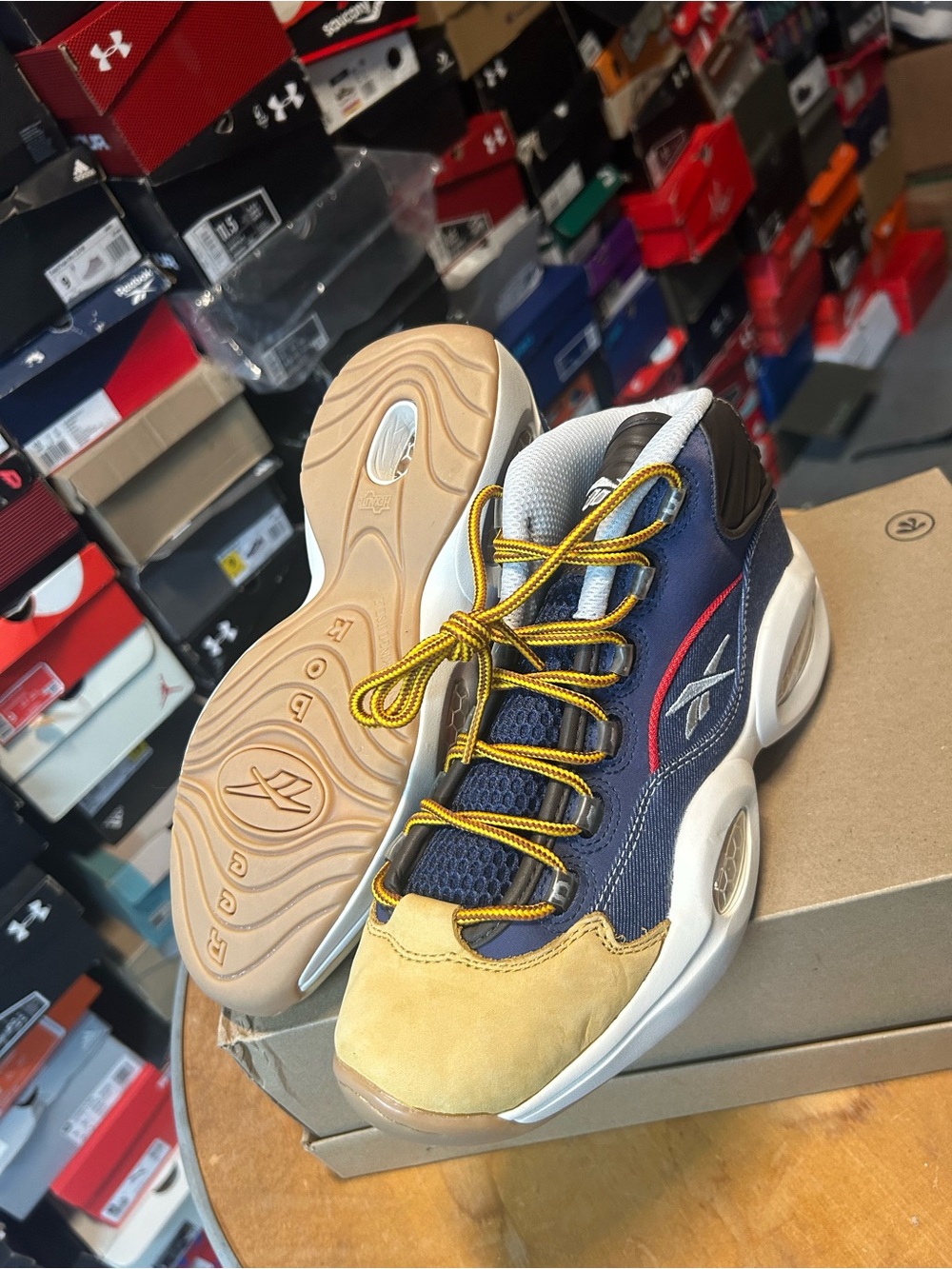 Reebok AR0252 Mens Allen Iverson Question Mid Dress Code Men’s Size 7 New No Box